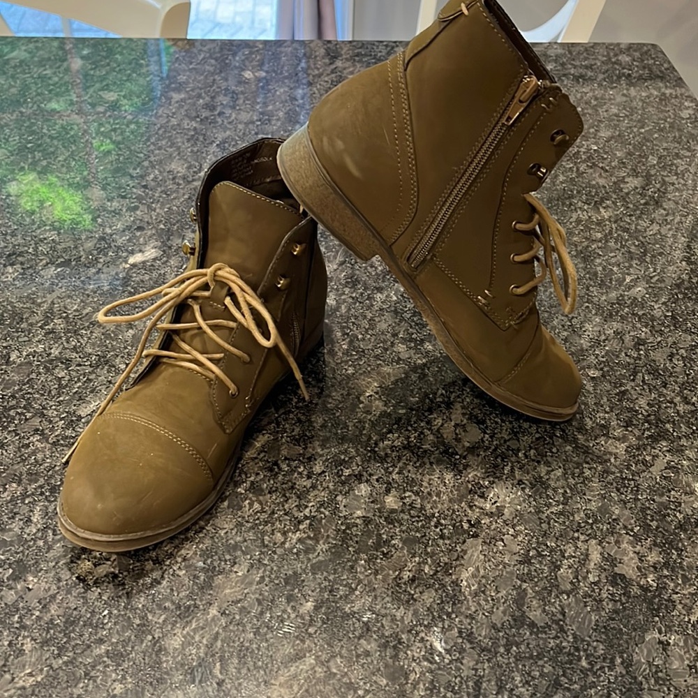 Size 10 zip side lace up booties